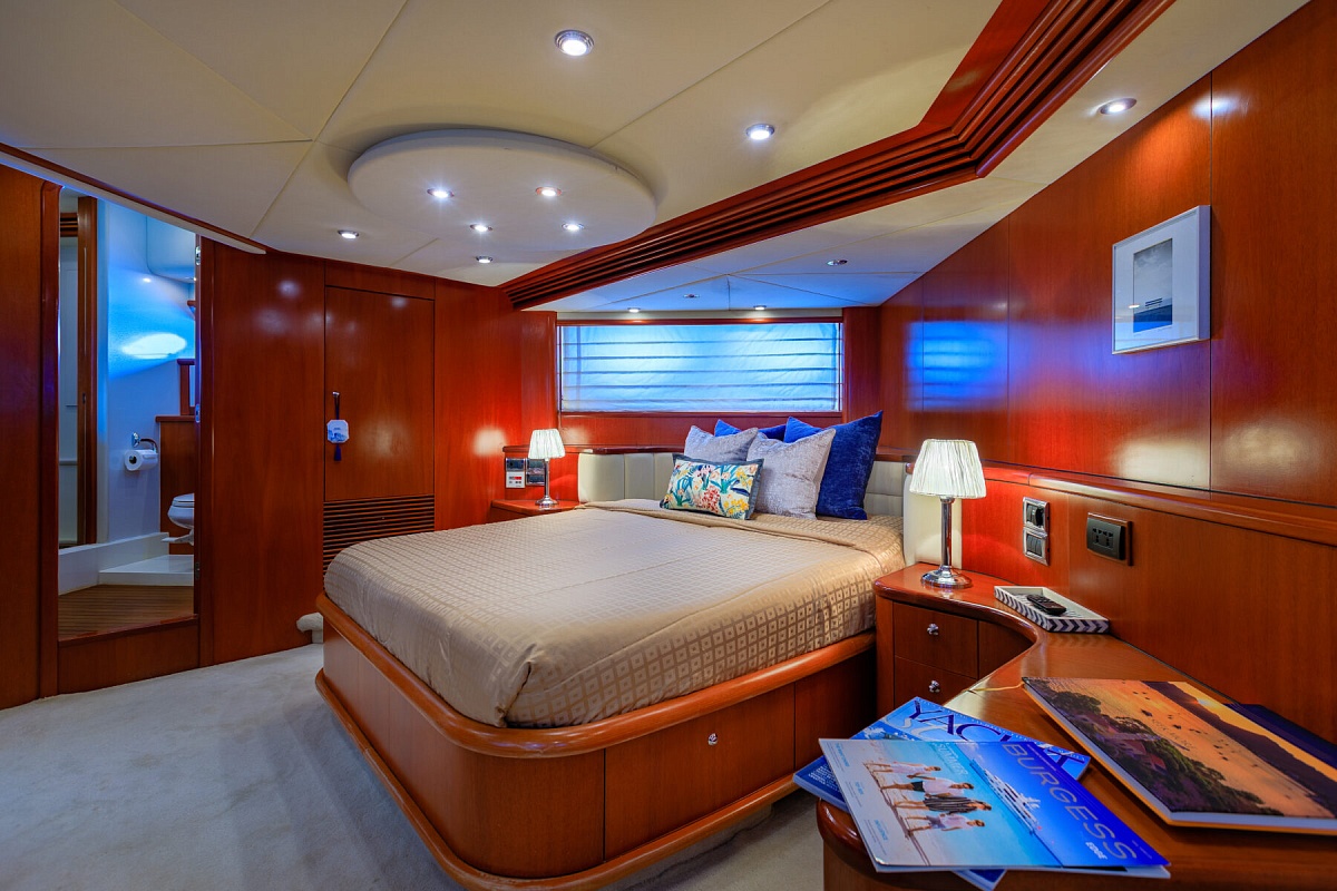 Аренда яхты Sunseeker Predator 80 - August Moon на Пхукете
